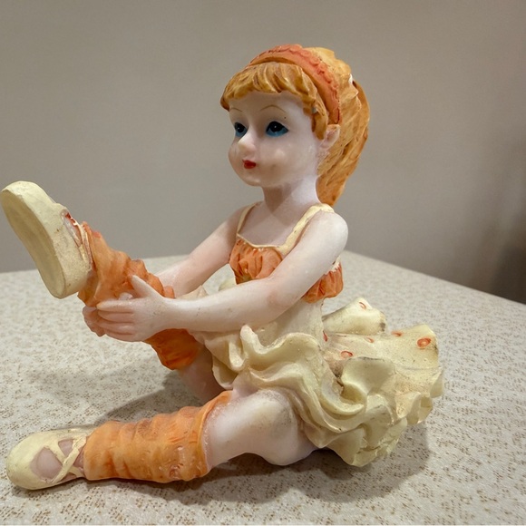 Resin Ballerina Figurines- Set of 3 - Picture 8 of 10